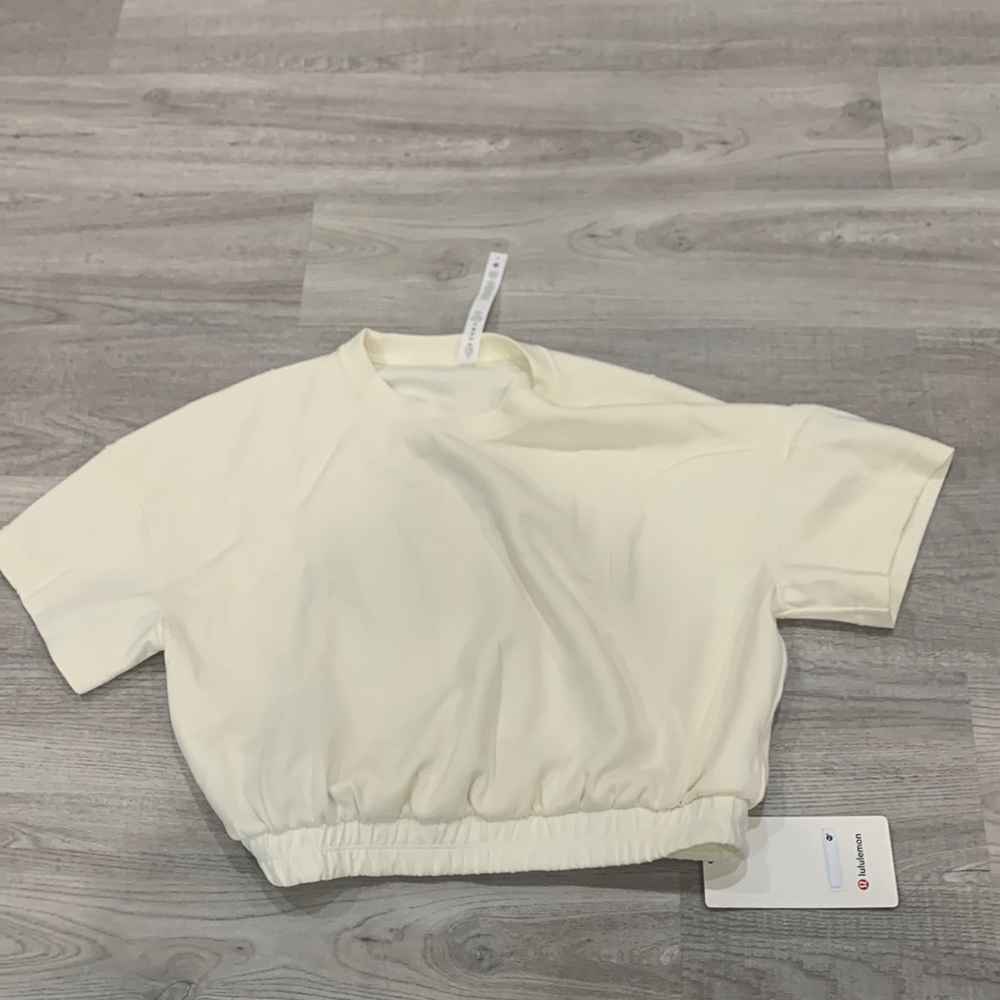 White Lulu Lemon Softstreme Gathered Tee in size 8
